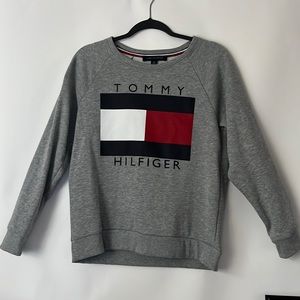Grey Tommy Hilfiger crewneck